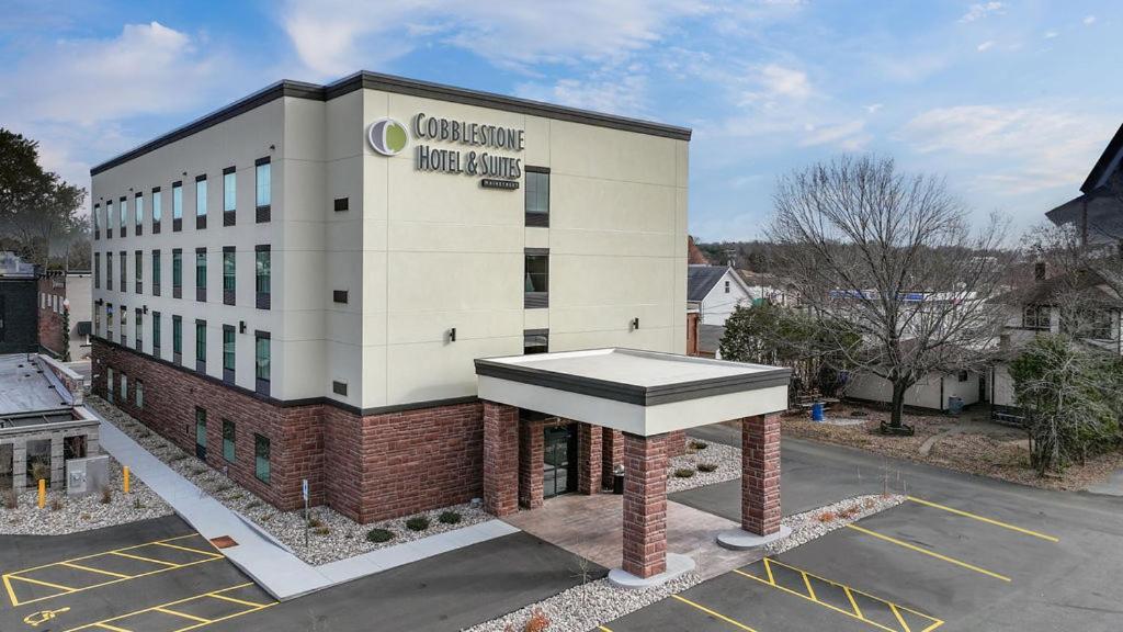 Cobblestone Hotel & Suites - Mosinee Exterior photo